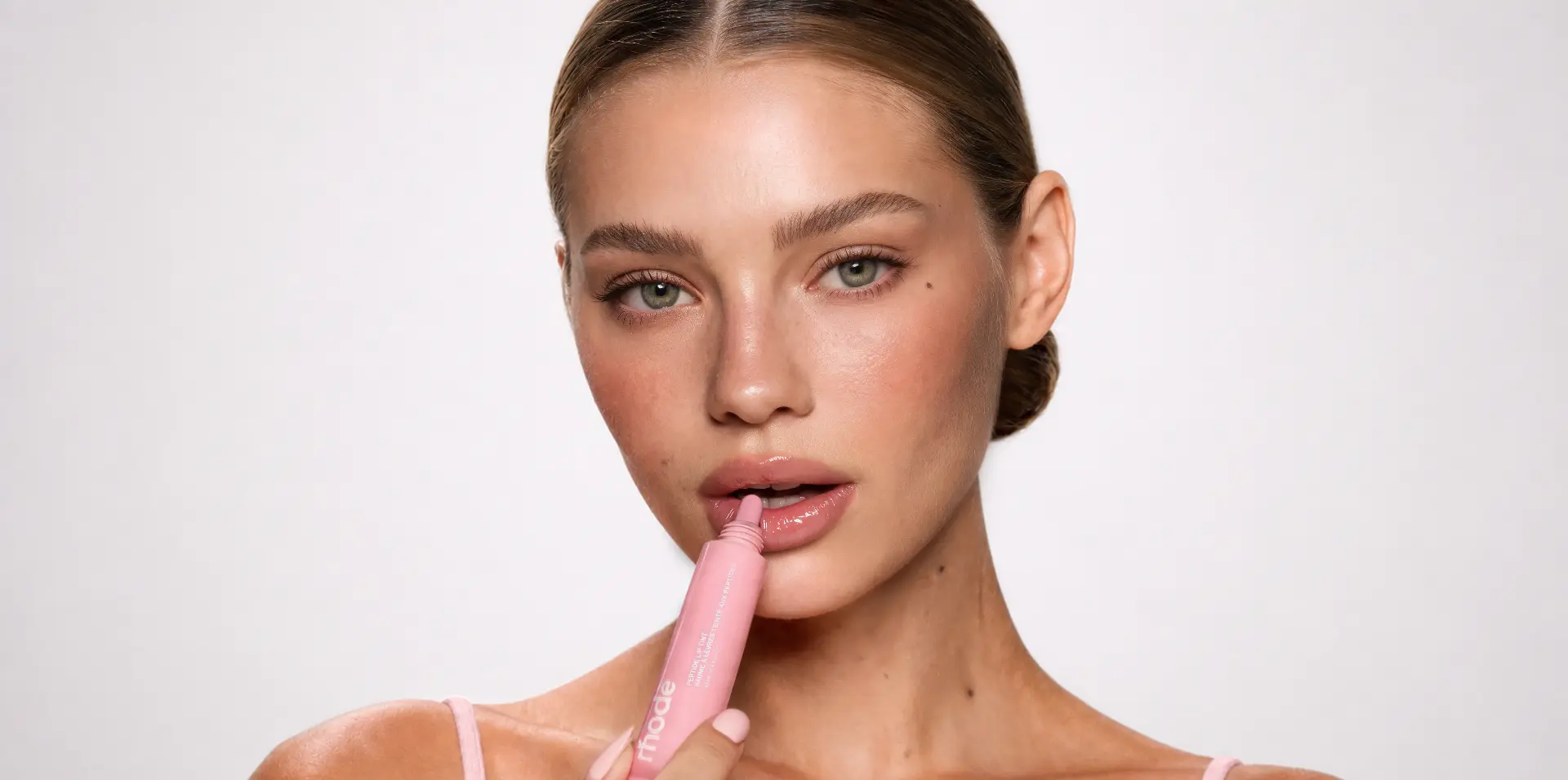 RHODE — BEAUTY CLOSE-UP, LIP TINT APPLICATION